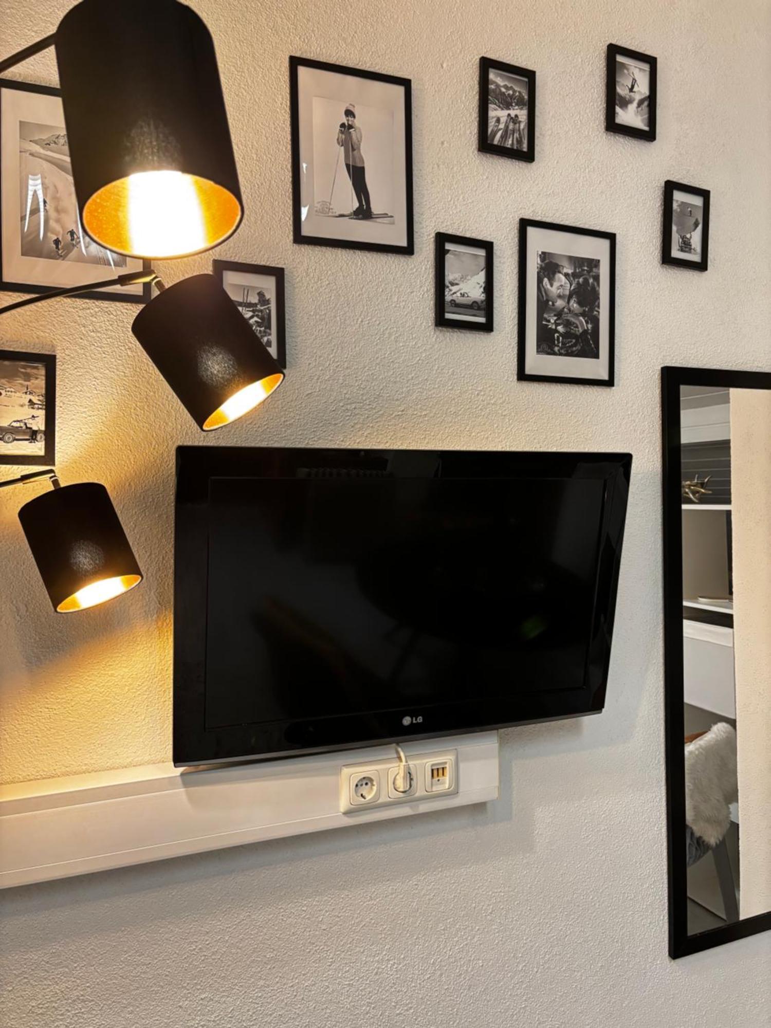 Lechtaler Alpenblick Landeck - Privatzimmer & Ferienwohnung ภายนอก รูปภาพ