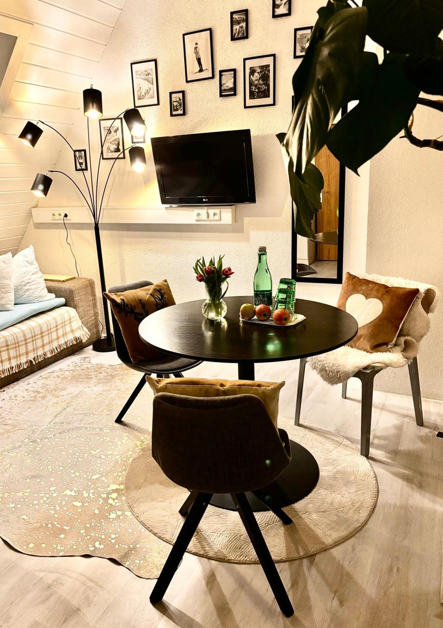 Lechtaler Alpenblick Landeck - Privatzimmer & Ferienwohnung ภายนอก รูปภาพ