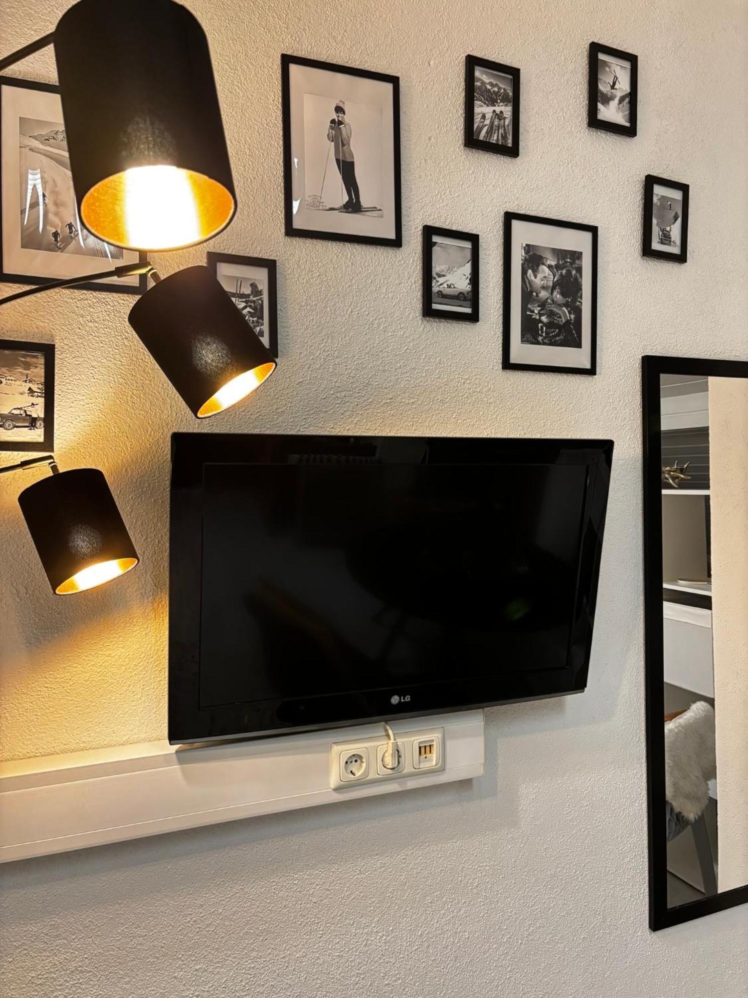 Lechtaler Alpenblick Landeck - Privatzimmer & Ferienwohnung ภายนอก รูปภาพ